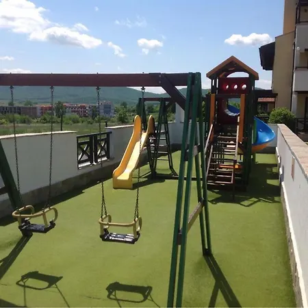 アパート St.Nicholas Complex. チェルノモレツ